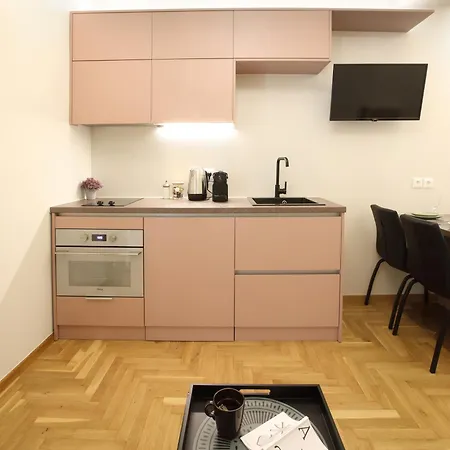 Apartment 15 Min Walk To Acropolis, Modern And Cozy Base - Self Check-in Athens