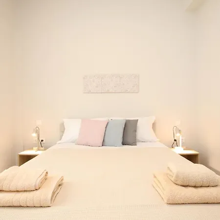 15 Min Walk To Acropolis, Modern And Cozy Base - Self Check-in Athens