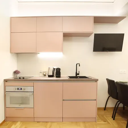 15 Min Walk To Acropolis, Modern And Cozy Base - Self Check-in Athens